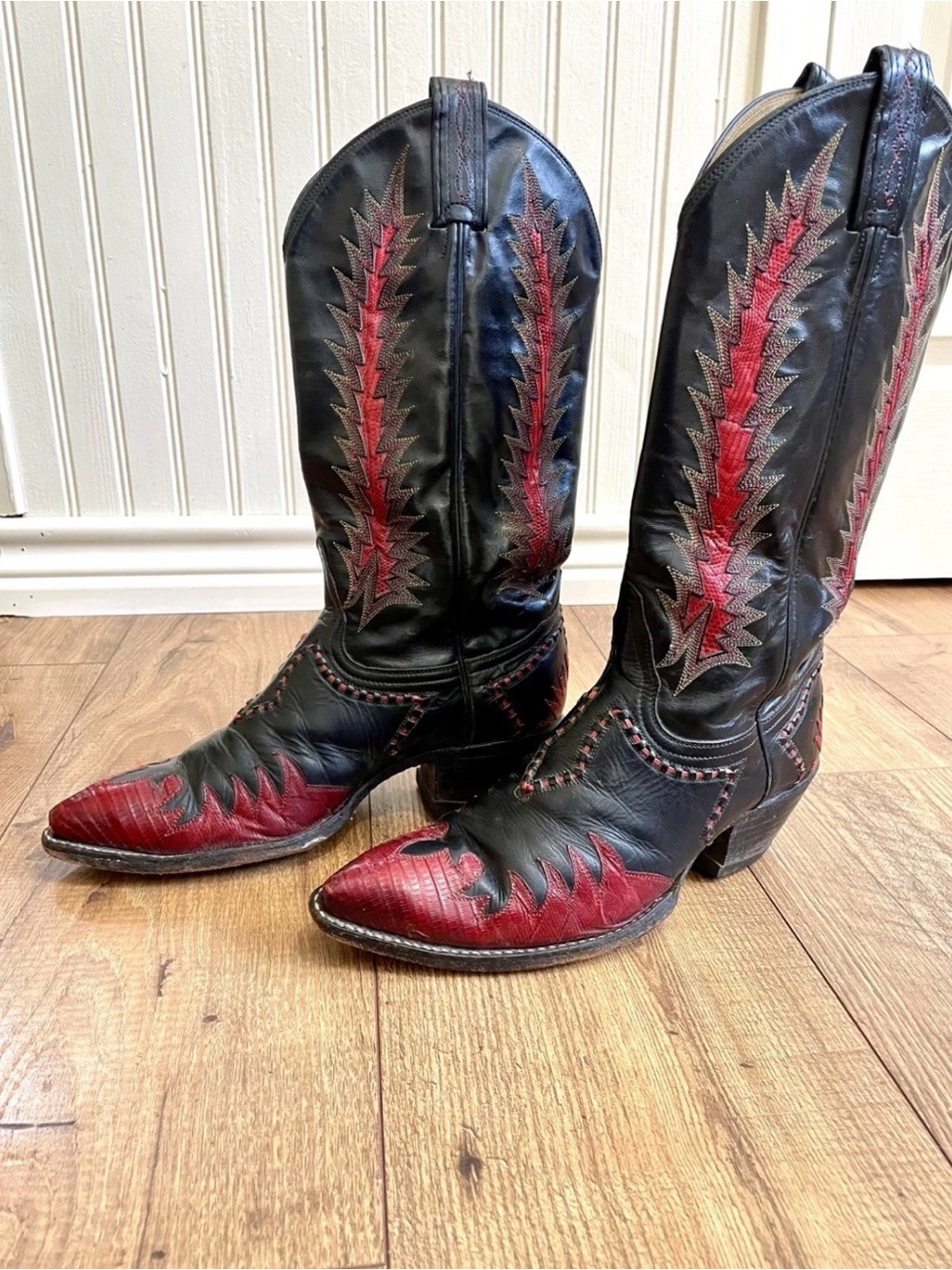 Tony Lama Classic Firewalker Black Cowboy Boots - Mens 7D Red Lizard Inlaid
